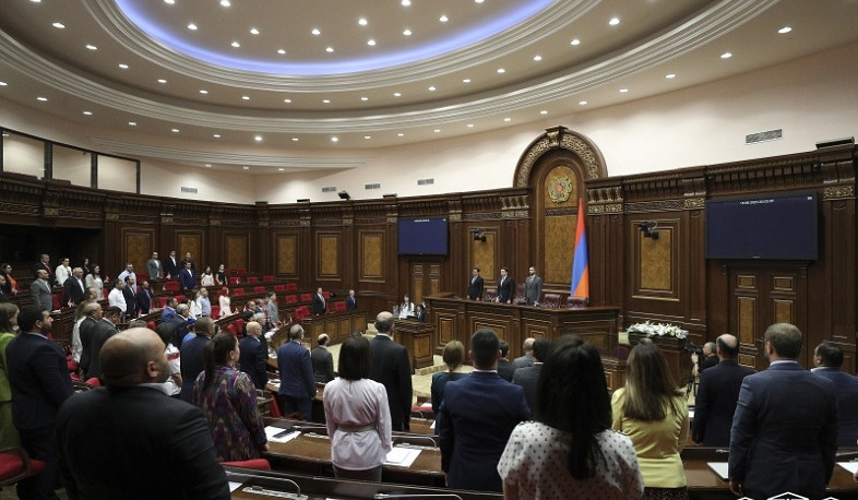 ՀՀ պետական օրհներգի հնչյունների ներքո ավարտվել է ԱԺ 8-րդ գումարման 5-րդ նստաշրջանի աշխատանքը