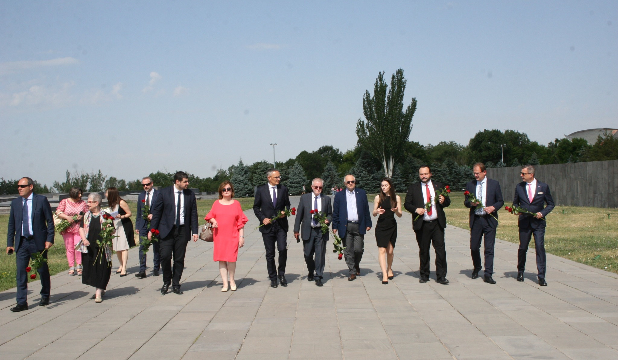 European Parliament delegation visits Tsitsernakaberd Memorial Complex