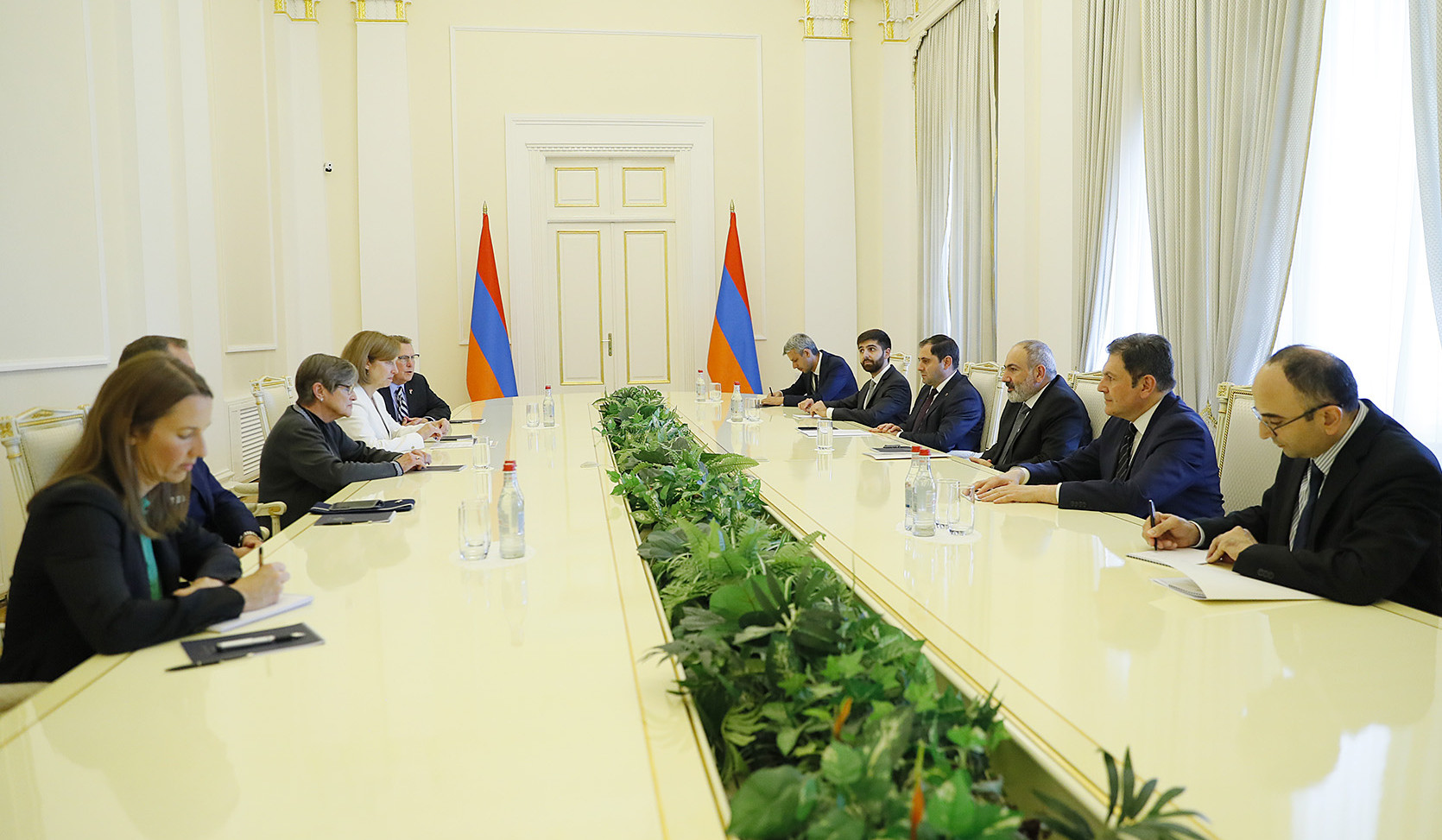 Վարչապետն ընդունել է Կանզասի նահանգապետ Լաուրա Քելլիին և Ազգային գվարդիայի հրամանատար Մայքլ Վերներդին