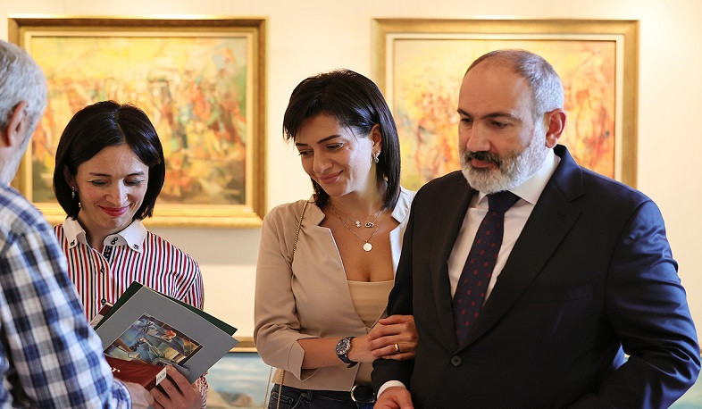 Վարչապետը տիկնոջ հետ ծանոթացել է Վալմարի ստեղծագործություններին