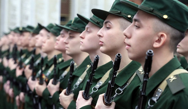 России нужна контрактная армия численностью не менее семи миллионов человек: Слуцкий