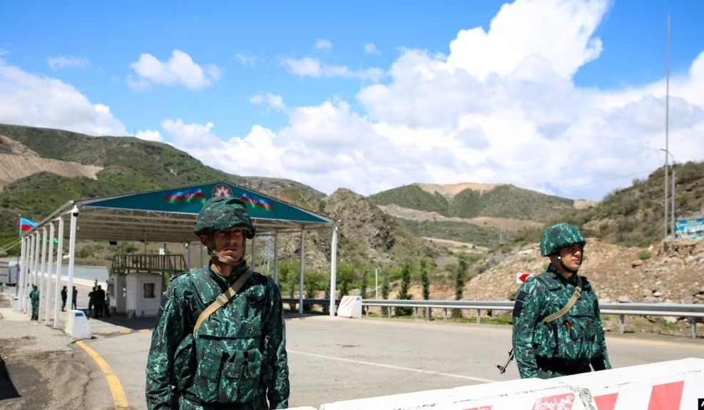 Власти Азербайджана должны снять блокаду Нагорного Карабаха: Amnesty International