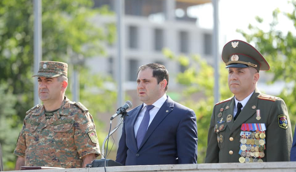 Այսօր` 29 տարի անց, ռազմական համալսարանը նոր հանգրվանի առաջ է կանգնած. այն վերածվում է ռազմական ակադեմիայի. Սուրեն Պապիկյան