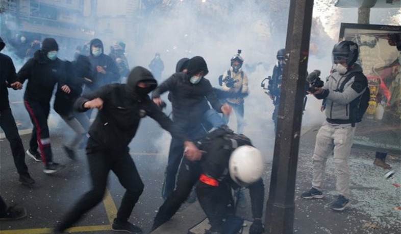 Во Франции может быть объявлено чрезвычайное положение из-за беспорядков