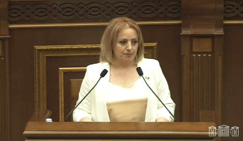 ԱԺ-ն նոր պատգամավոր ունի. Անուշ Քլոյանը երդմամբ ստանձնել է պատգամավորի մանդատը