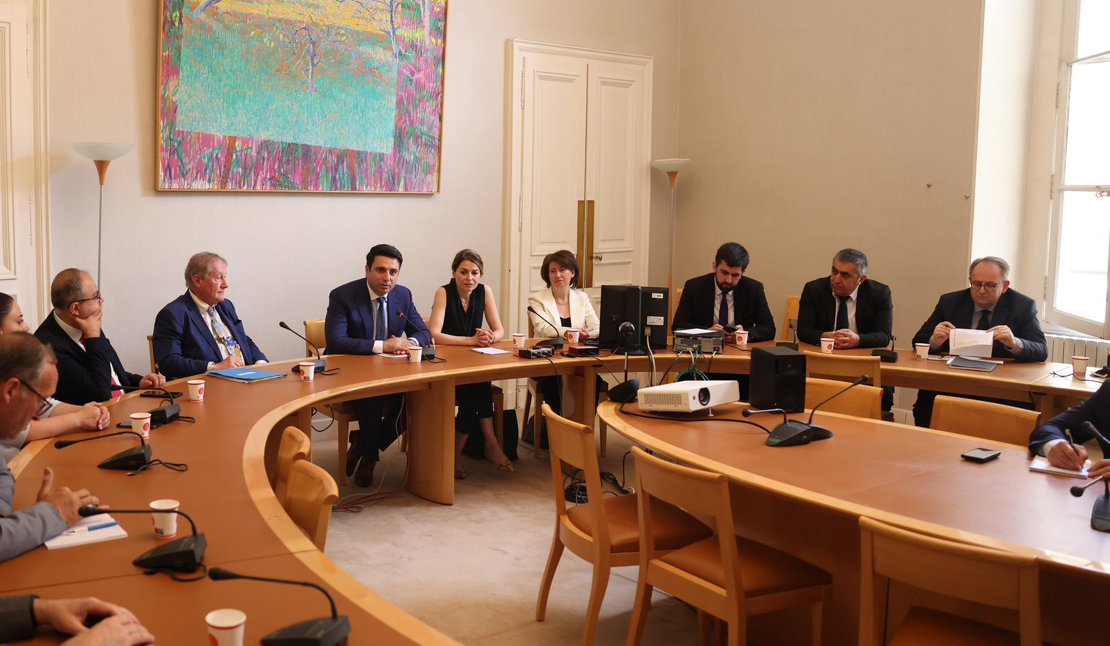 Ադրբեջանի համար զսպող գործոն չէ ընթացող բանակցային գործընթացը. ֆրանսիացի սենատորները`  Ալեն Սիմոնյանին