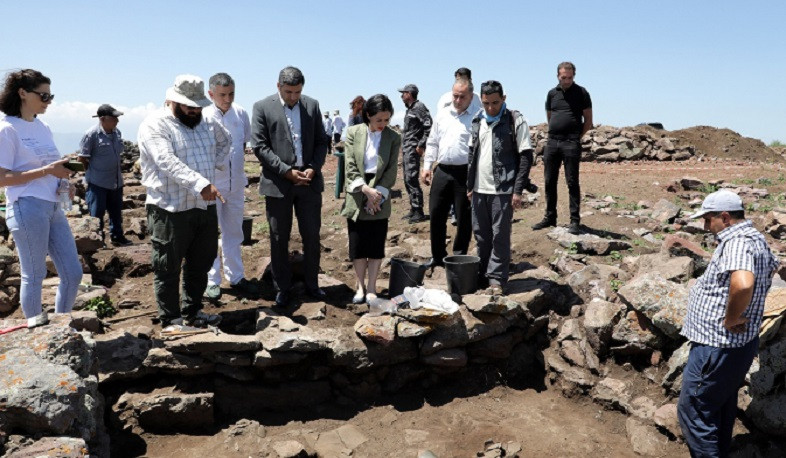 Ժաննա Անդրեասյանը ծանոթացել է Հատիս լեռան վրա նոր հայտնաբերված ամրոցի պեղման աշխատանքներին