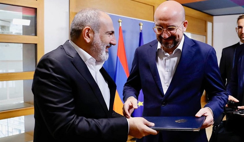 Никол Пашинян передал Шарлю Мишелю письмо президента Нагорного Карабаха