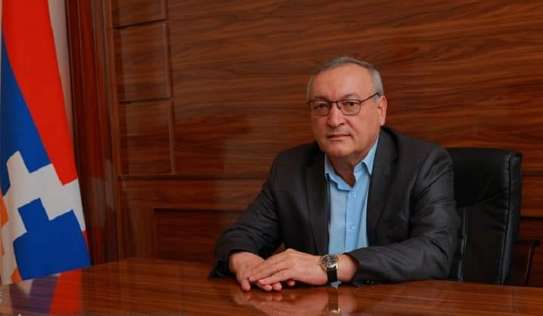 Председатель НС Нагорного Карабаха присоединяется к сидячей акции протеста, начатой ​​на площади Возрождения Степанакерта