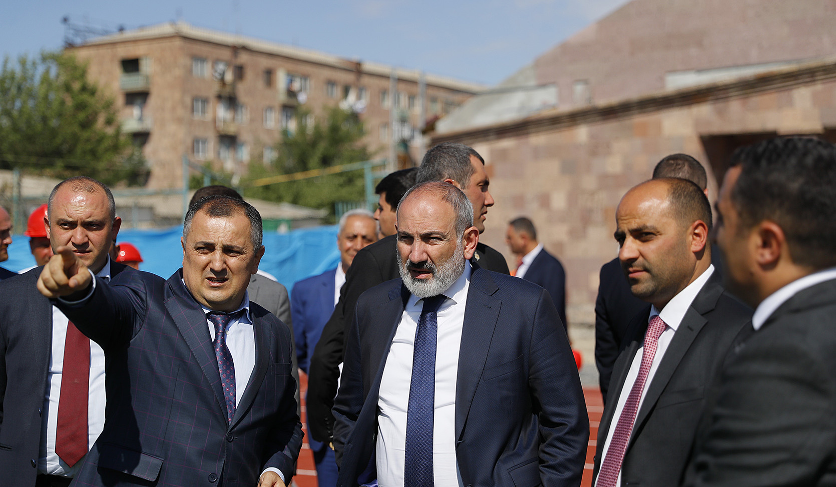 Վարչապետն Արտաշատում ծանոթացել է մարզադաշտի հիմնանորոգման աշխատանքների ընթացքին