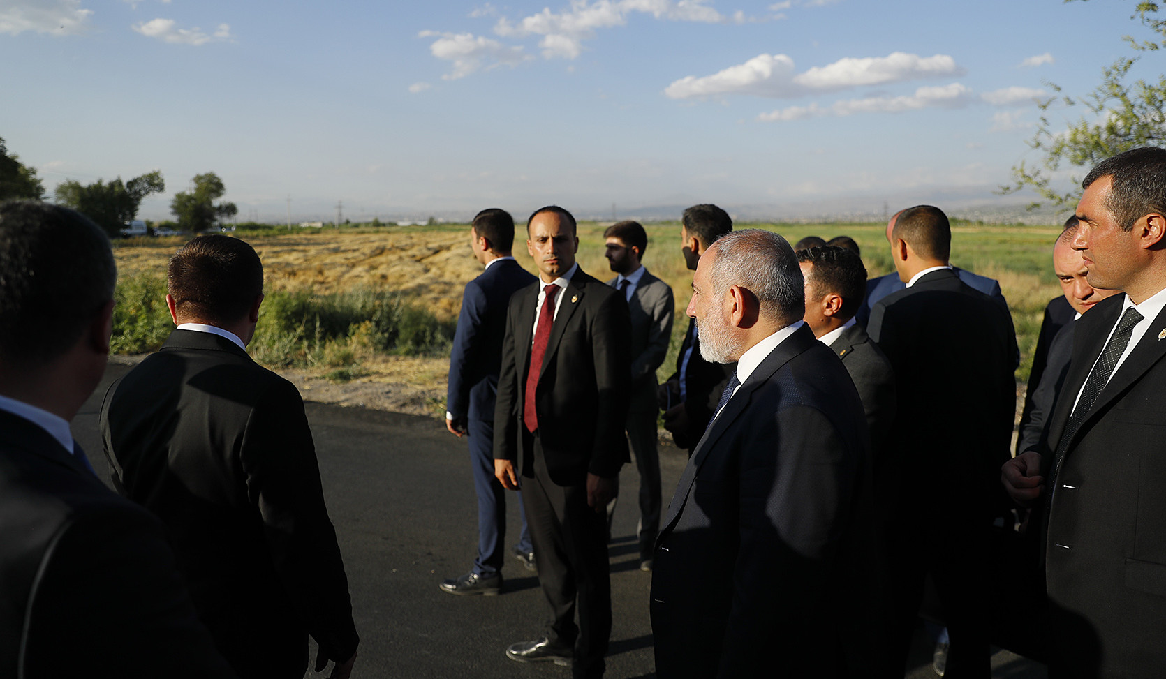 Վարչապետը ծանոթացել է Վաղարշապատ-Մասիս Մ-2 հանրապետական նշանակության ճանապարհի 5 կմ հատվածի հիմնանորոգման աշխատանքներին