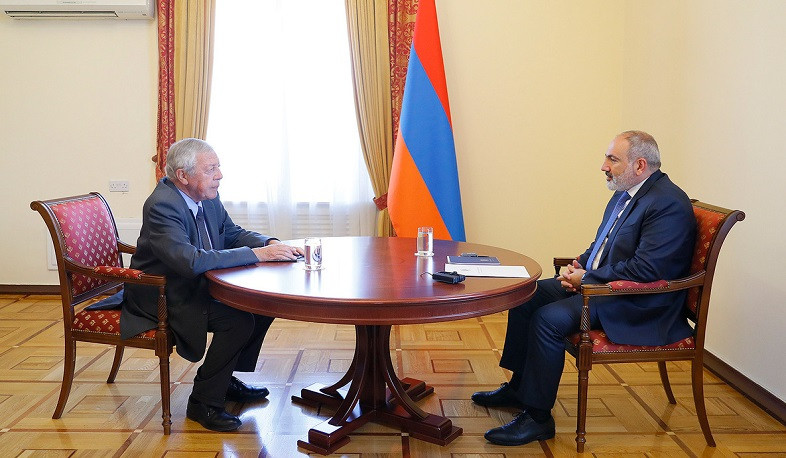 Никол Пашинян принял Франсуа Рошблуана