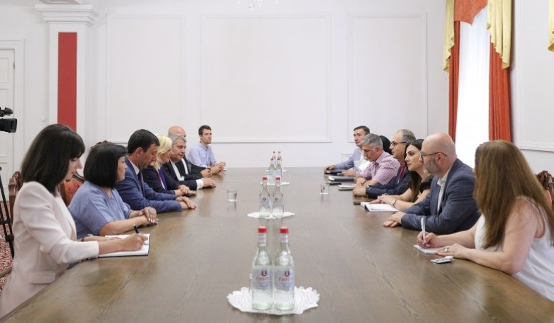 Vladimir Vardanyan meets with delegation led by Mayor of Bourg-lès-Valence, France