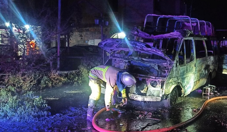 Իսակովի պողոտայում տեղի է ունեցել ՃՏՊ՝ հրդեհի բռնկմամբ. այրվել է ավտոմեքենա