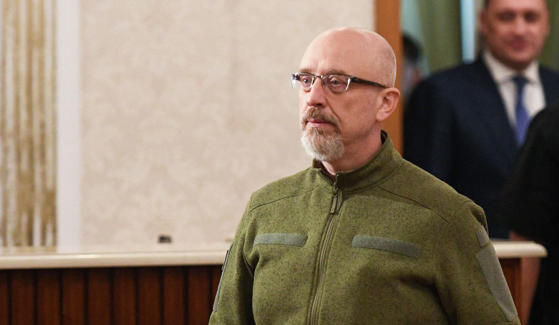 Украина продолжит наносить удары по Крымскому мосту: Резников