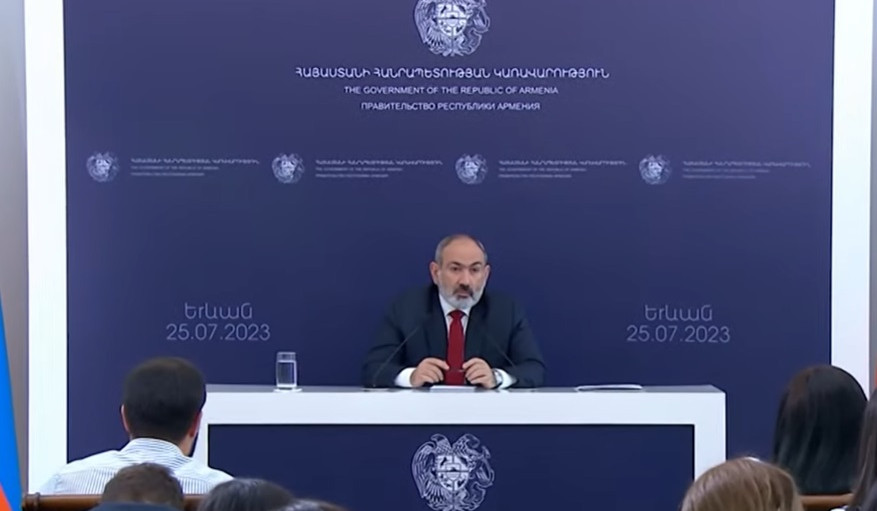 Я не обсуждал предлагаемую Азербайджаном так называемую дорогу из Агдама, потому что я не имею мандата на обсуждение этого вопроса: Пашинян