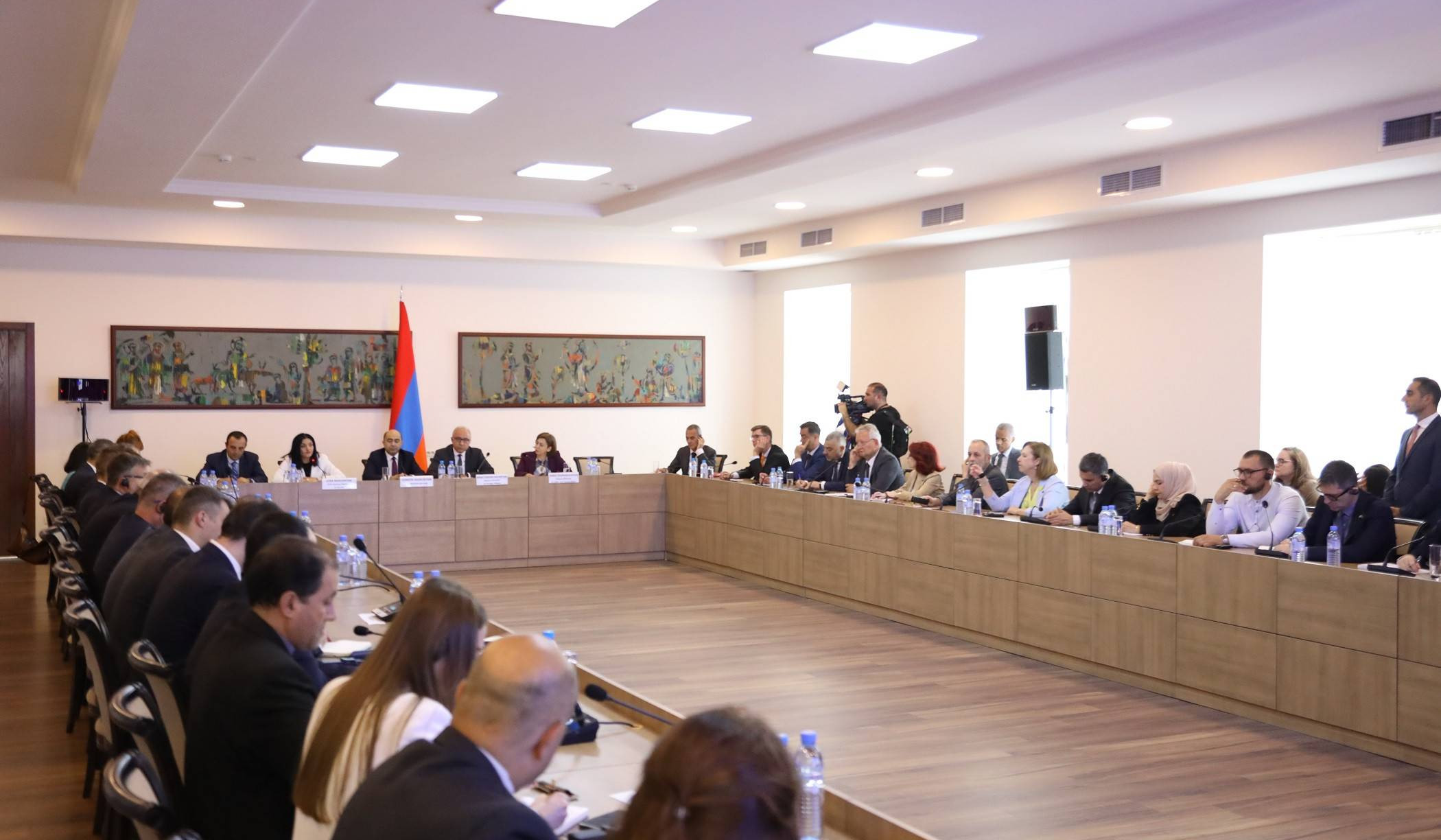 ՀՀ ԱԳ փոխնախարարը ՀՀ-ում հավատարմագրված դիվանագետներին և միջազգային կառույցների ներկայացուցիչներին է ներկայացրել ԼՂ-ում ստեղծված հումանիտար ճգնաժամը