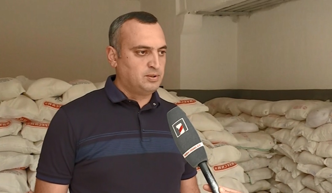 На складах в Горисе до сих пор хранится 448 тонн гумпомощи, предоставленной правительству Нагорного Карабаха, которую так и не смогли перевезти: Хачатрян