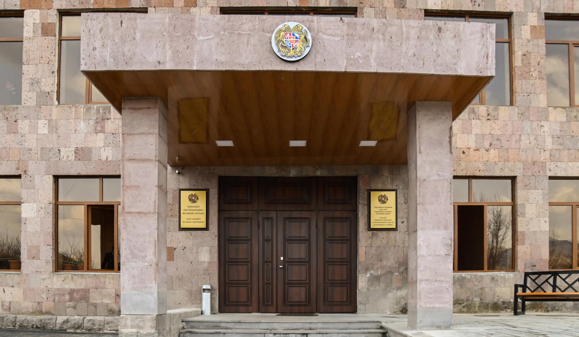 Ոստիկանի նկատմամբ բռնություն գործադրելու դեպքի առթիվ երեք անձ ձերբակալվել է