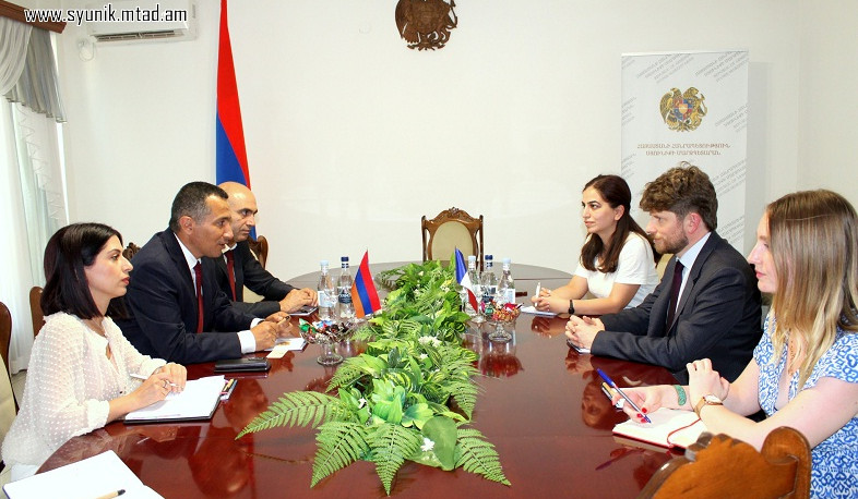 Սյունիքը ռազմավարական կարևորություն ունեցող մարզ է. Ֆրանսիայի նորանշանակ դեսպանը հանդիպել է Ռոբերտ Ղուկասյանի հետ