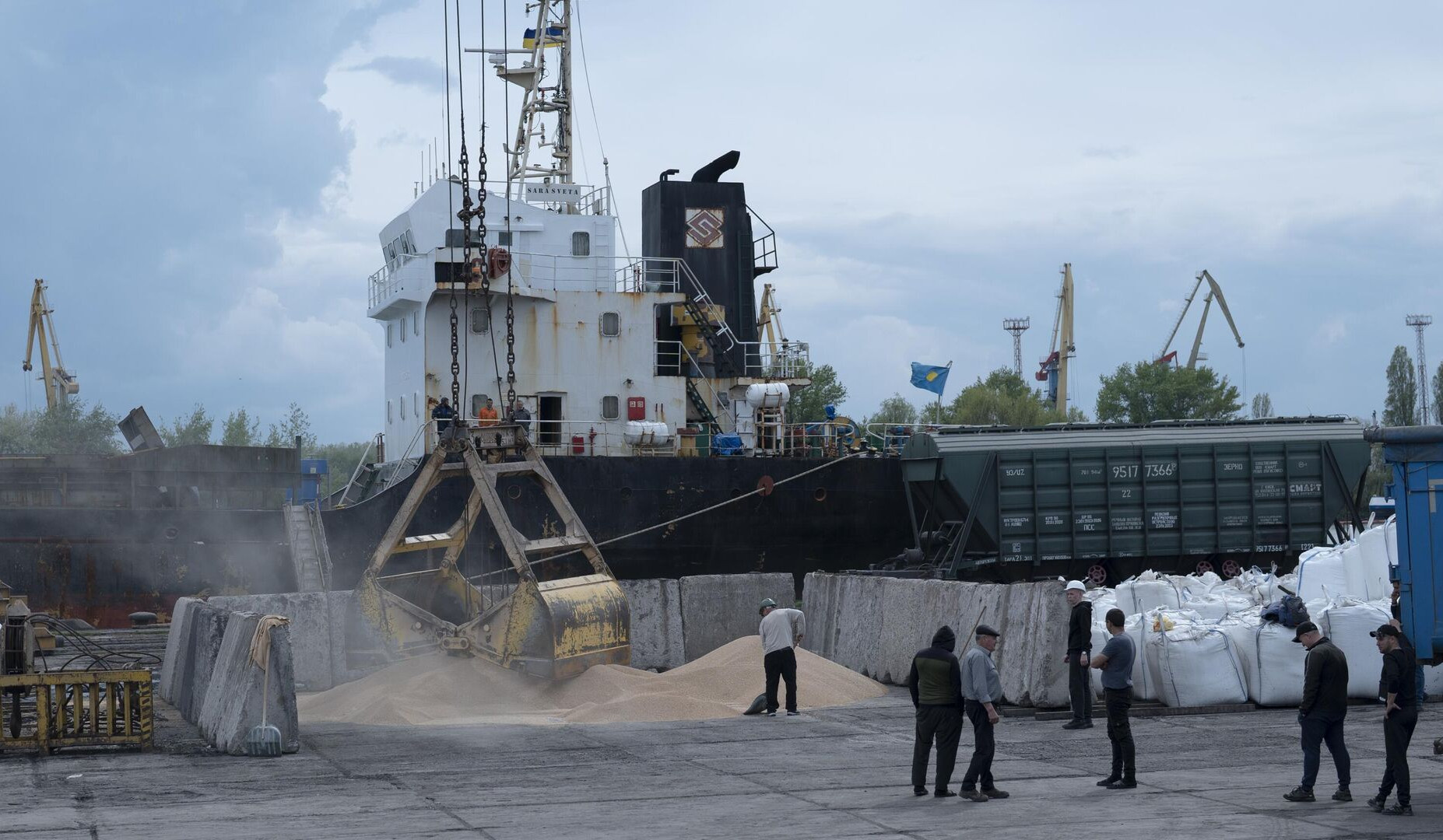 Главы МИД Турции и Украины обсудили шаги по восстановлению зерновой сделки