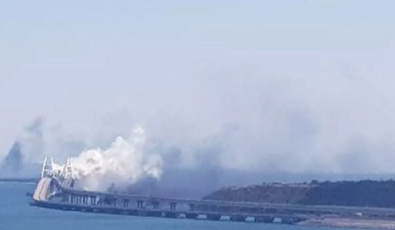 Traffic on Crimean bridge suspended due to attempted Ukrainian missile attack