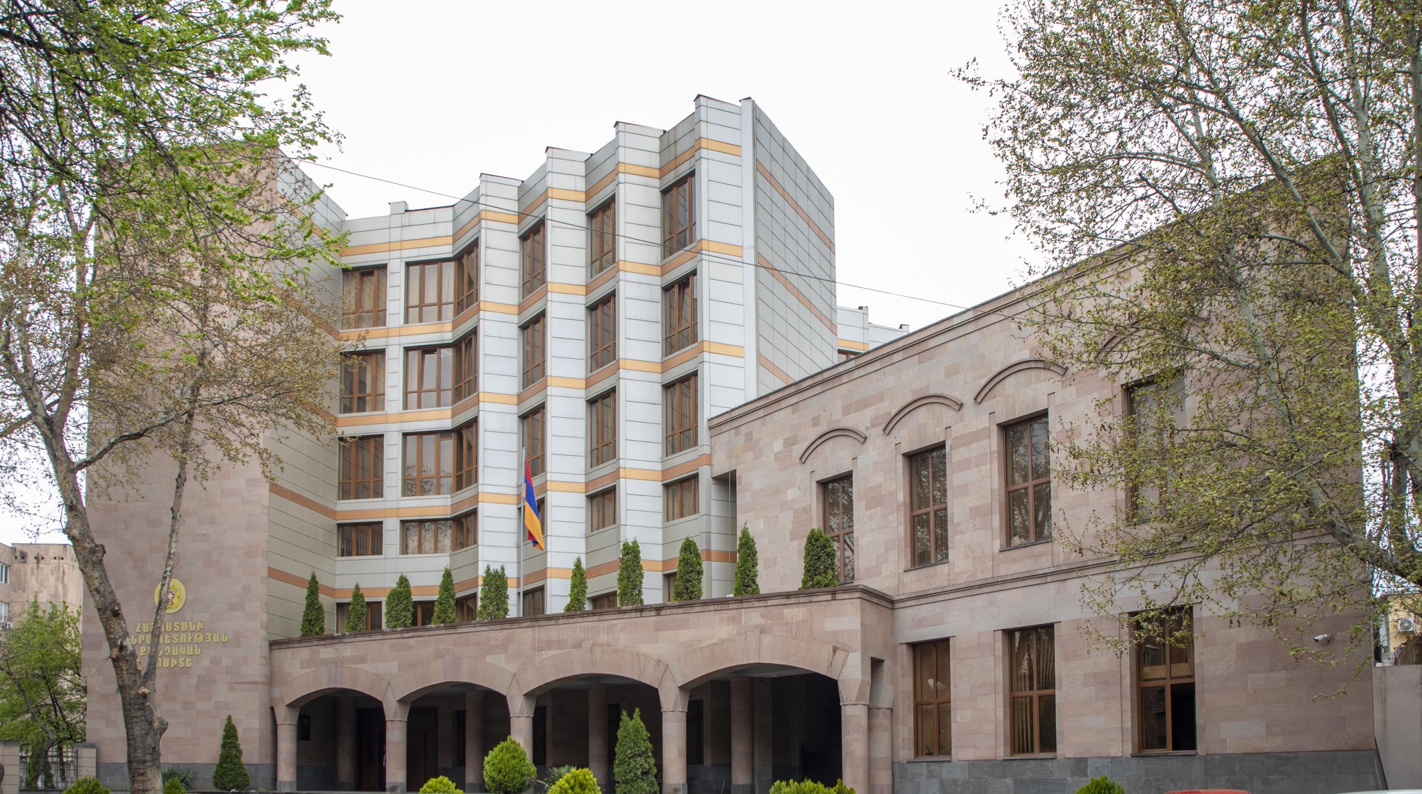 Երևանի նախկին քաղաքապետ Երվանդ Զախարյանի կողմից պաշտոնեական դիրքը չարաշահելու, առանձնապես խոշոր չափերով գույքը վատնելու դեպքով` վերջինիս և 2 անձի վերաբերյալ նախաքննությունն ավարտվել է