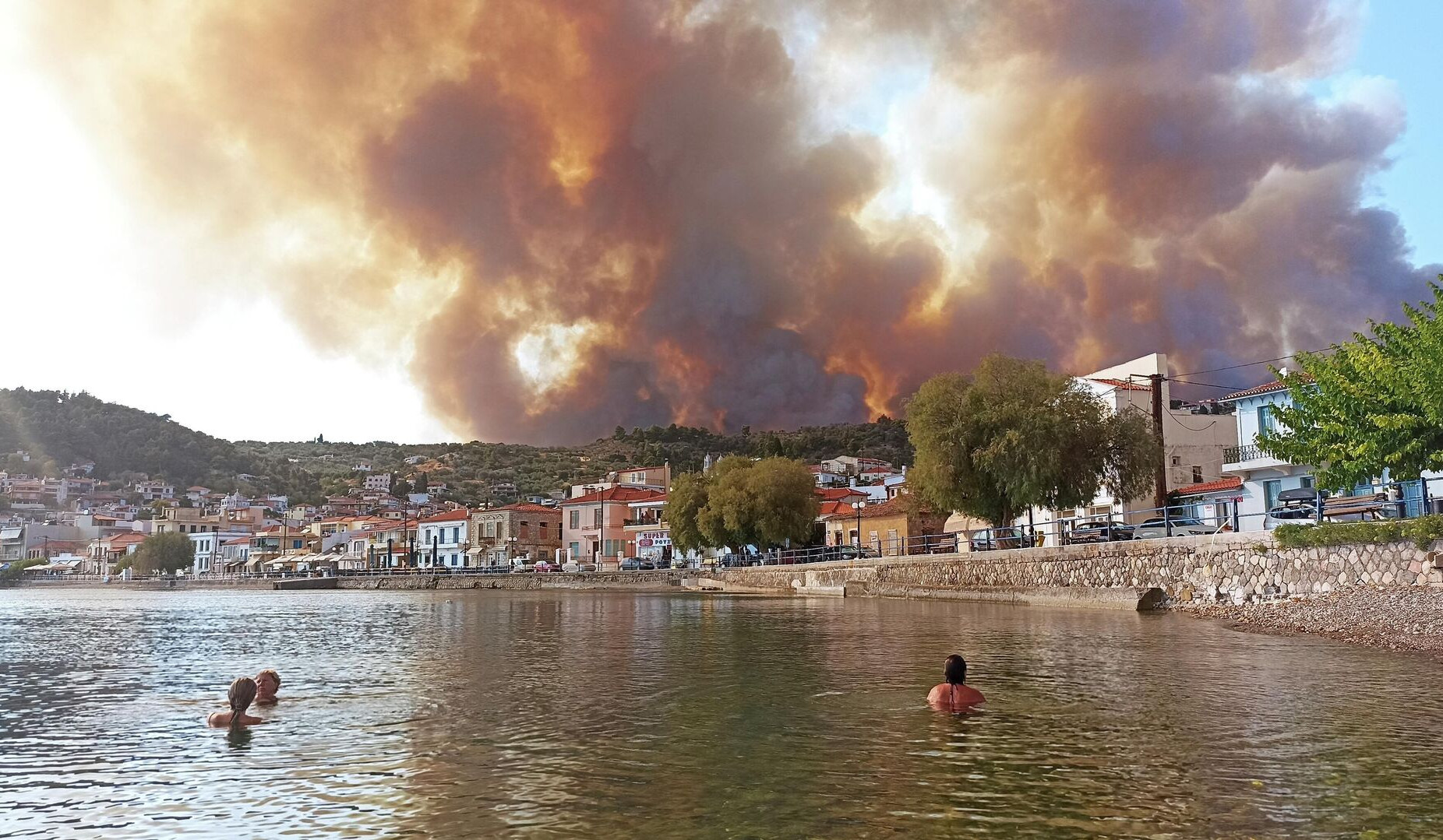 Հունաստանում հրշեջները պայքարում են անտառային հրդեհների 63 օջախի դեմ