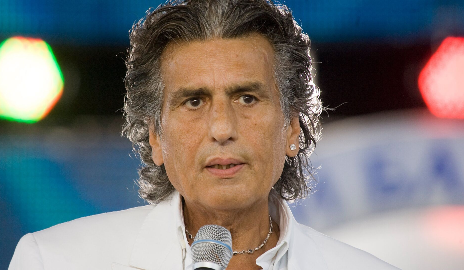 Скончался итальянский певец Тото Кутуньо