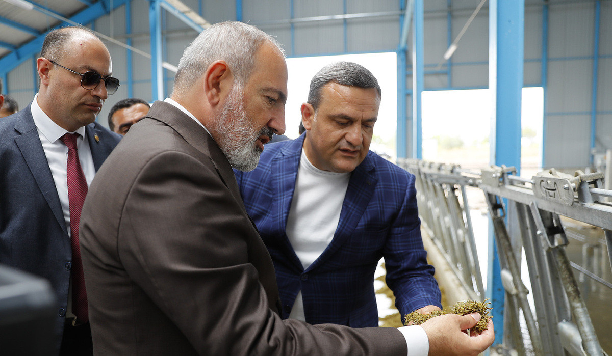 Նիկոլ Փաշինյանը չնախատեսված կանգառ է ունեցել Տաշիրի Նորաշեն բնակավայրում