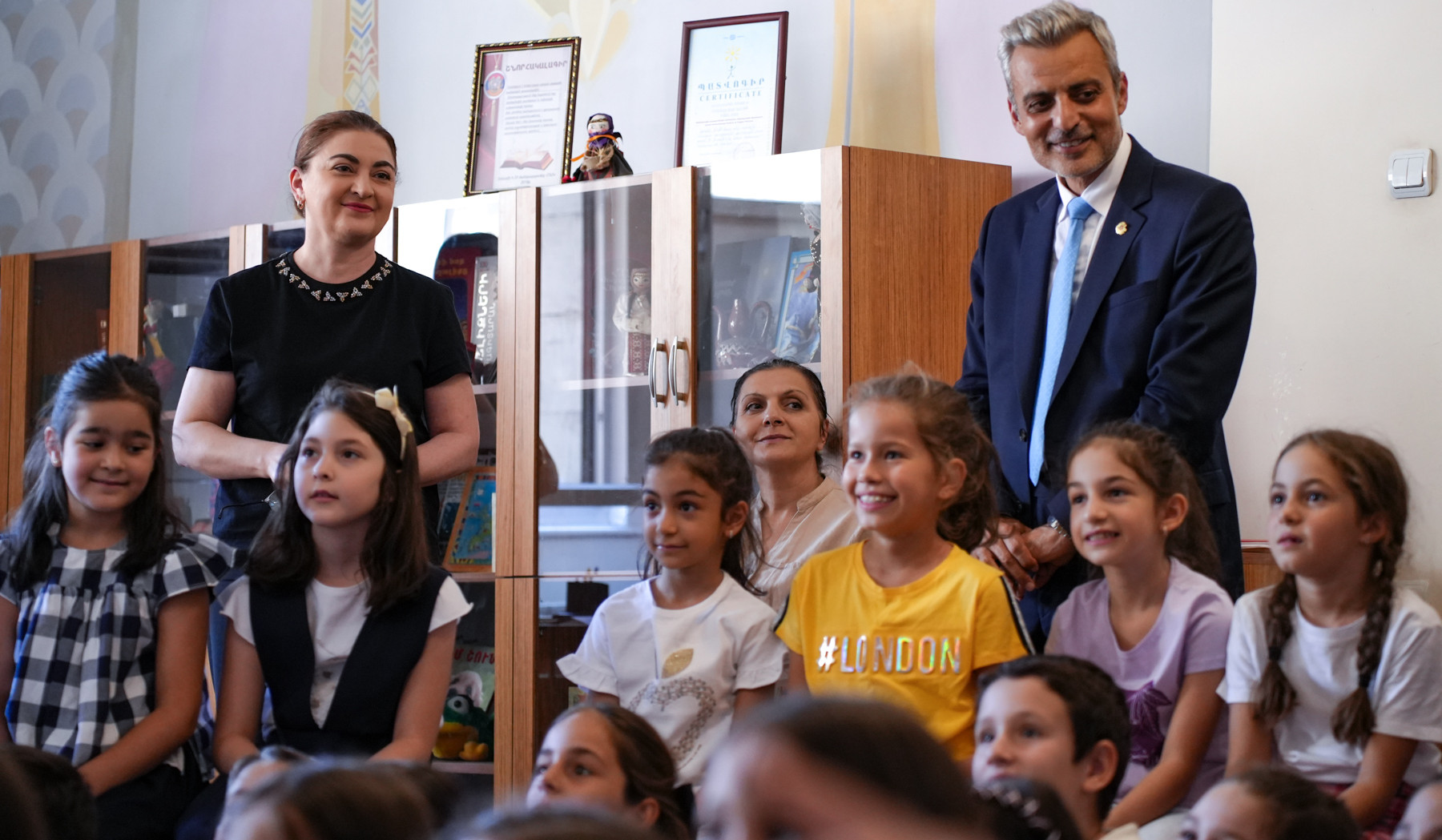 Առանց գրքի արվեստ ու կրթություն գոյություն չունեն. ԿԳՄՍ  փոխնախարարն այցելել է Խնկո Ապոր անվան գրադարան