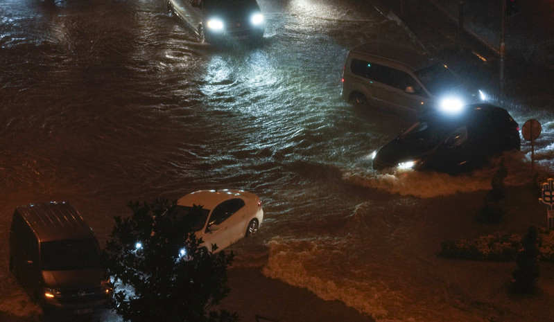 At least 5 people die as severe rainstorms trigger flooding in Istanbul, Kırklareli