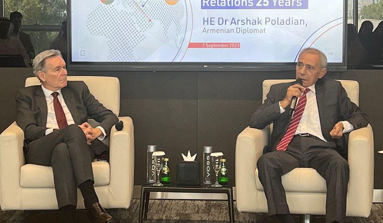 ԱՄԷ-ում Հայաստանի առաջին դեսպան Արշակ Փոլադյանը Անվար Գարգաշ ակադեմիայում հանդես է եկել դասախոսությամբ