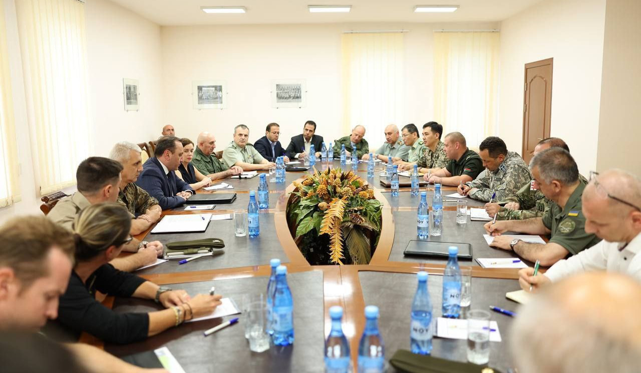 В МО РА был проведен брифинг с участием аккредитованных в Армении иностранных военных атташе и представителей