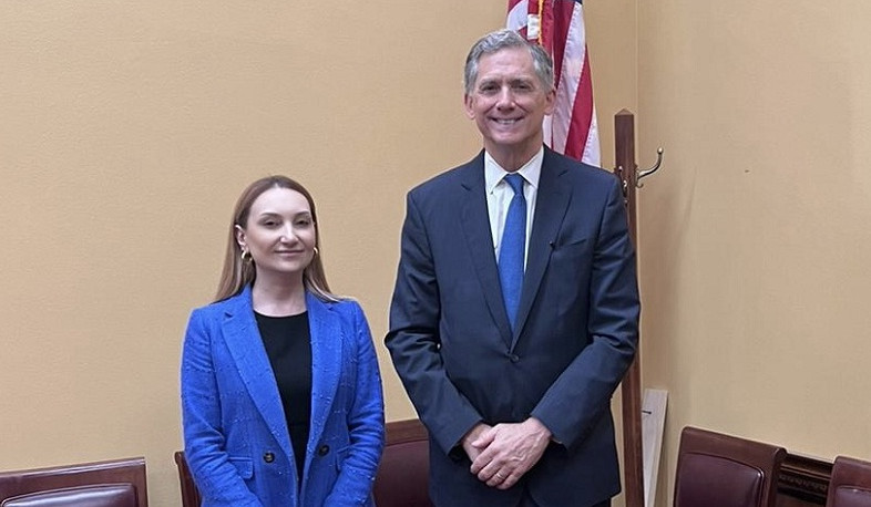 Լիլիթ Մակունցը կոնգրեսական Ֆրենչ Հիլին ներկայացրել է Լաչինի միջանցքի արգելափակման հետևանքով ԼՂ-ում ստեղծված հումանիտար իրավիճակը