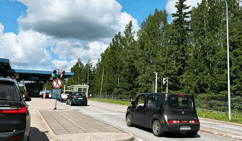 Финляндия запрещает въезд на свою территорию зарегистрированным в России легковым автомобилям