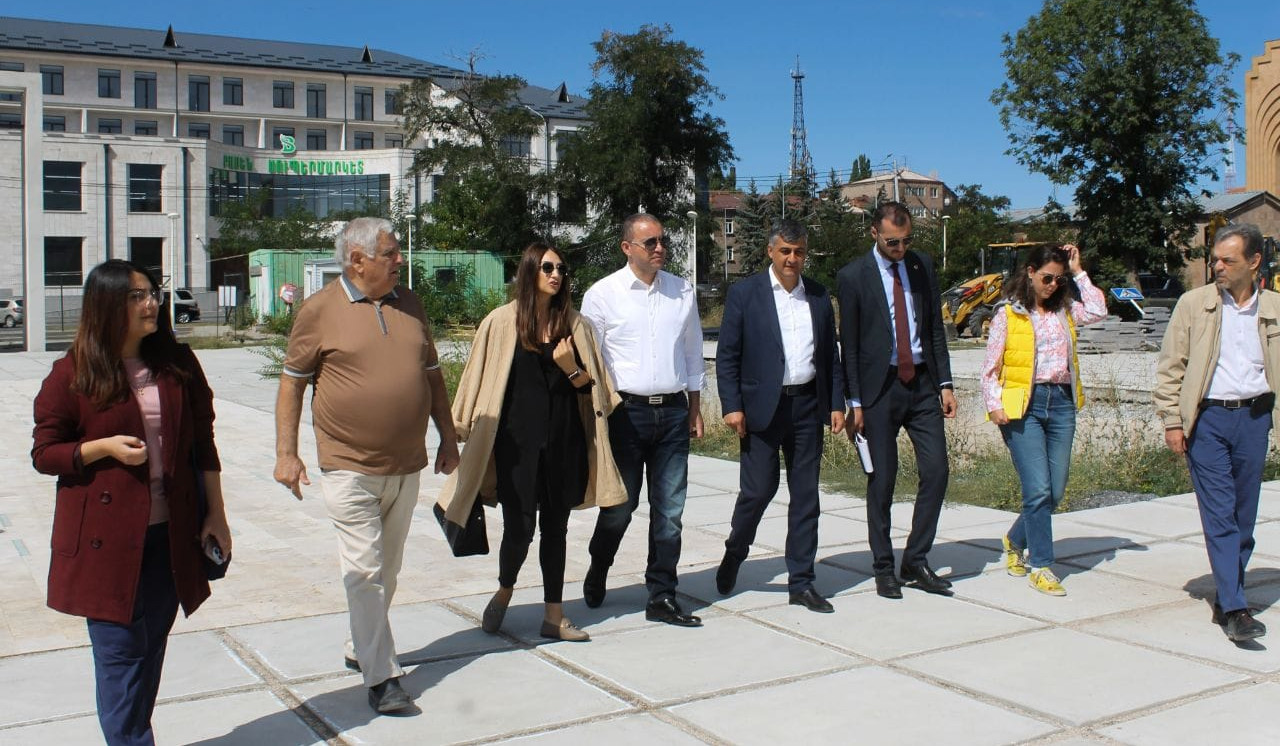 Քերոբյանը Գյումրիում ծանոթացել է Բարեկամության այգու սմարթ լուծումներով վերակառուցման աշխատանքներին