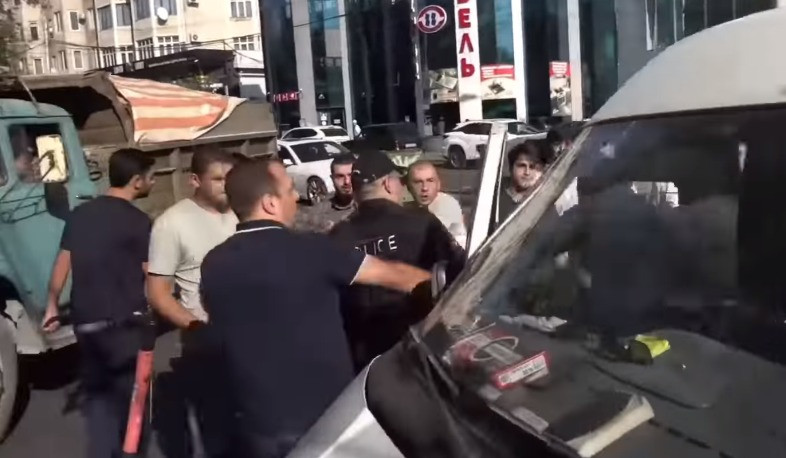 Հավաքի մասնակիցների կողմից խուլիգանություն կատարելու և ուղևորի նկատմամբ բռնություն գործադրելու դեպքի առթիվ նախաձեռնվել է քրեական վարույթ