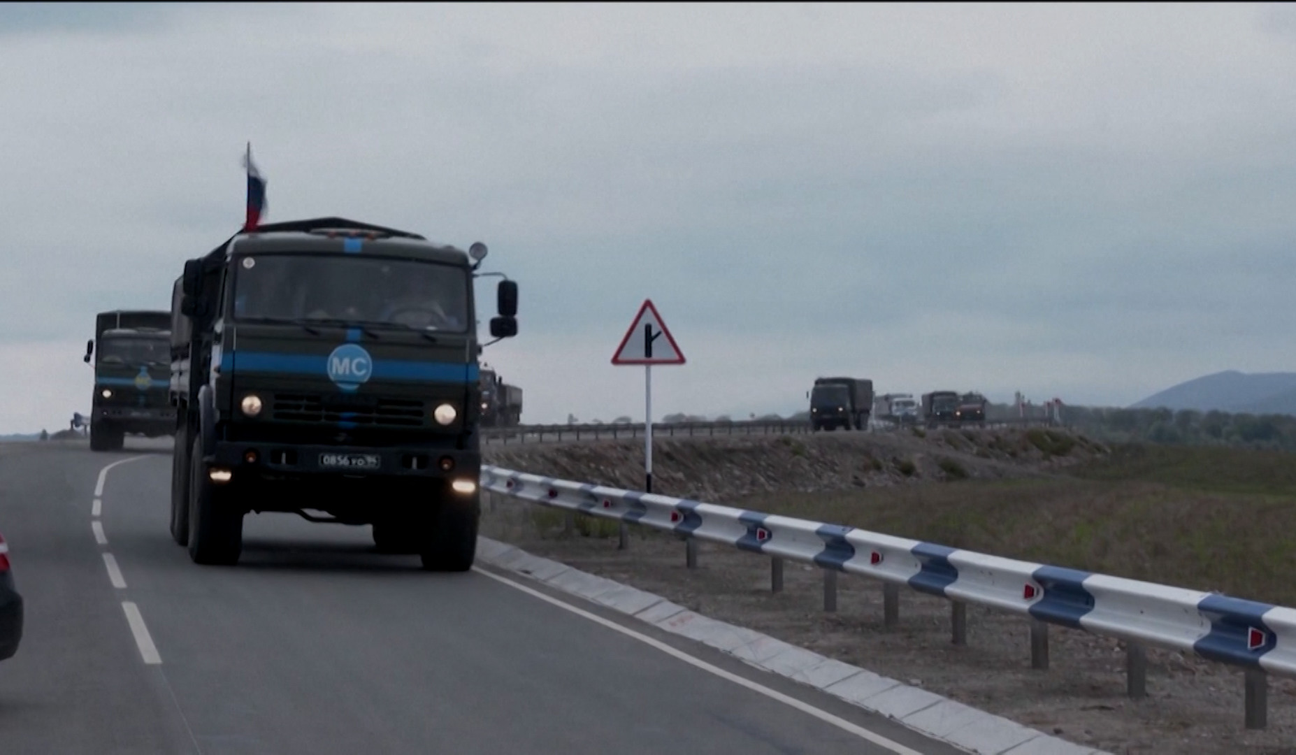 Несколько машин российских миротворцев прибыли в Армению из Нагорного Карабаха