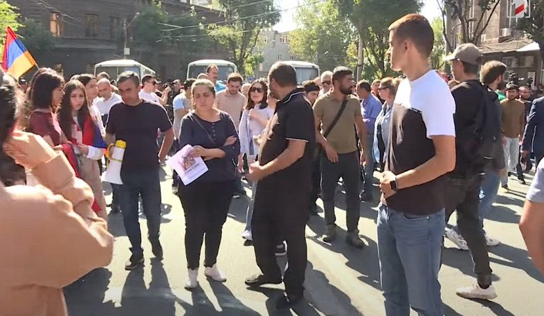 Բողոքի ակցիաներ Երևանի փողոցում և հանրահավաք Հանրապետության հրապարակում