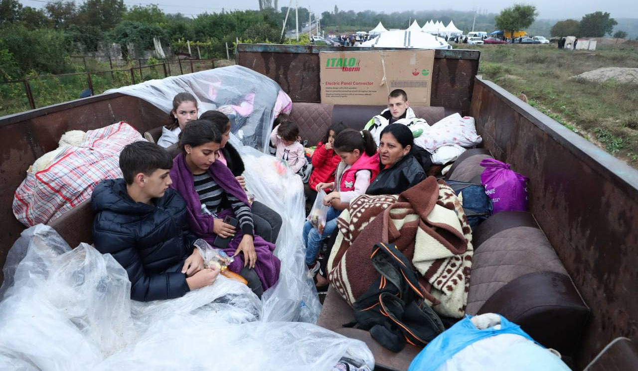 По состоянию на 17:00 в Армению из Нагорного Карабаха прибыли 6650 вынужденных переселенцев