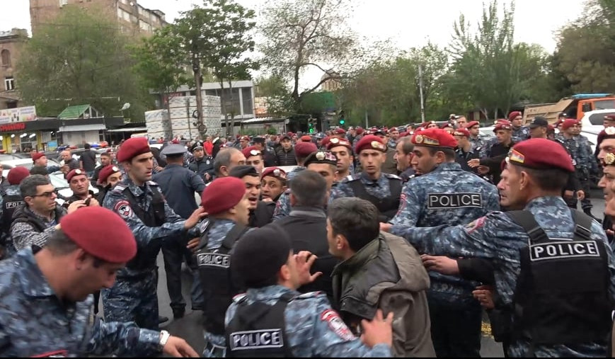 Երևանում ոստիկանի օրինական պահանջը չկատարելու համար բերման է ենթարկվել ակցիաների 66 մասնակից