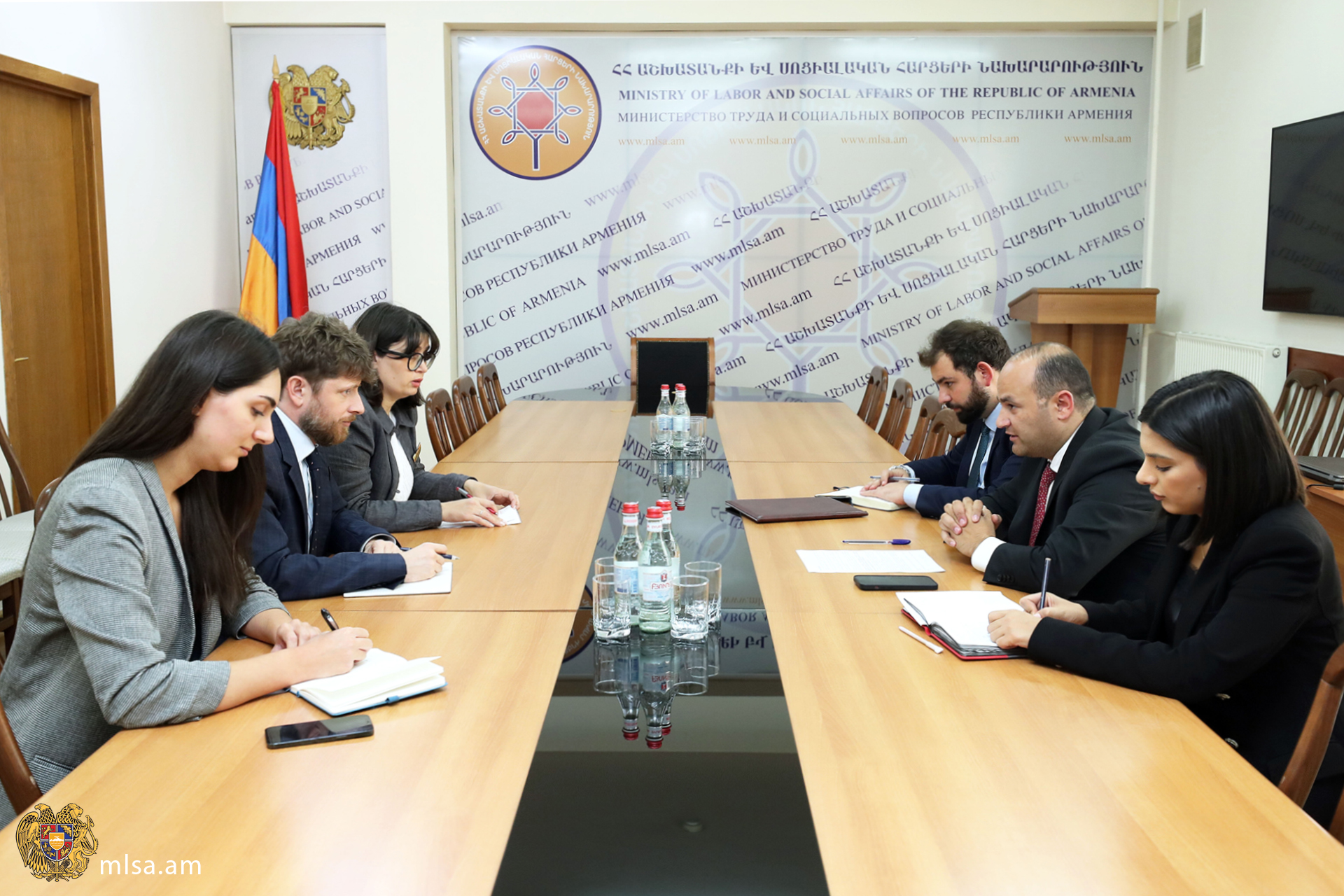 Ֆրանսիան բժշկական սարքավորումներ և պարագաներ կուղարկի պայթյունից տուժածների համար, նաև 7 մլն եվրո կտրամադրի ԼՂ-ից բռնի տեղահանված անձանց սոցիալական կարիքների հաղթահարման նպատակով