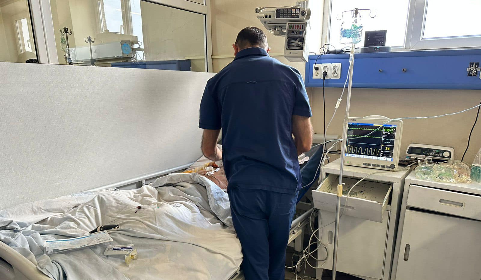 По данным на 11:00 27 сентября воздушным и сухопутным путем из Нагорного Карабаха в Армению переправлено 237 раненных