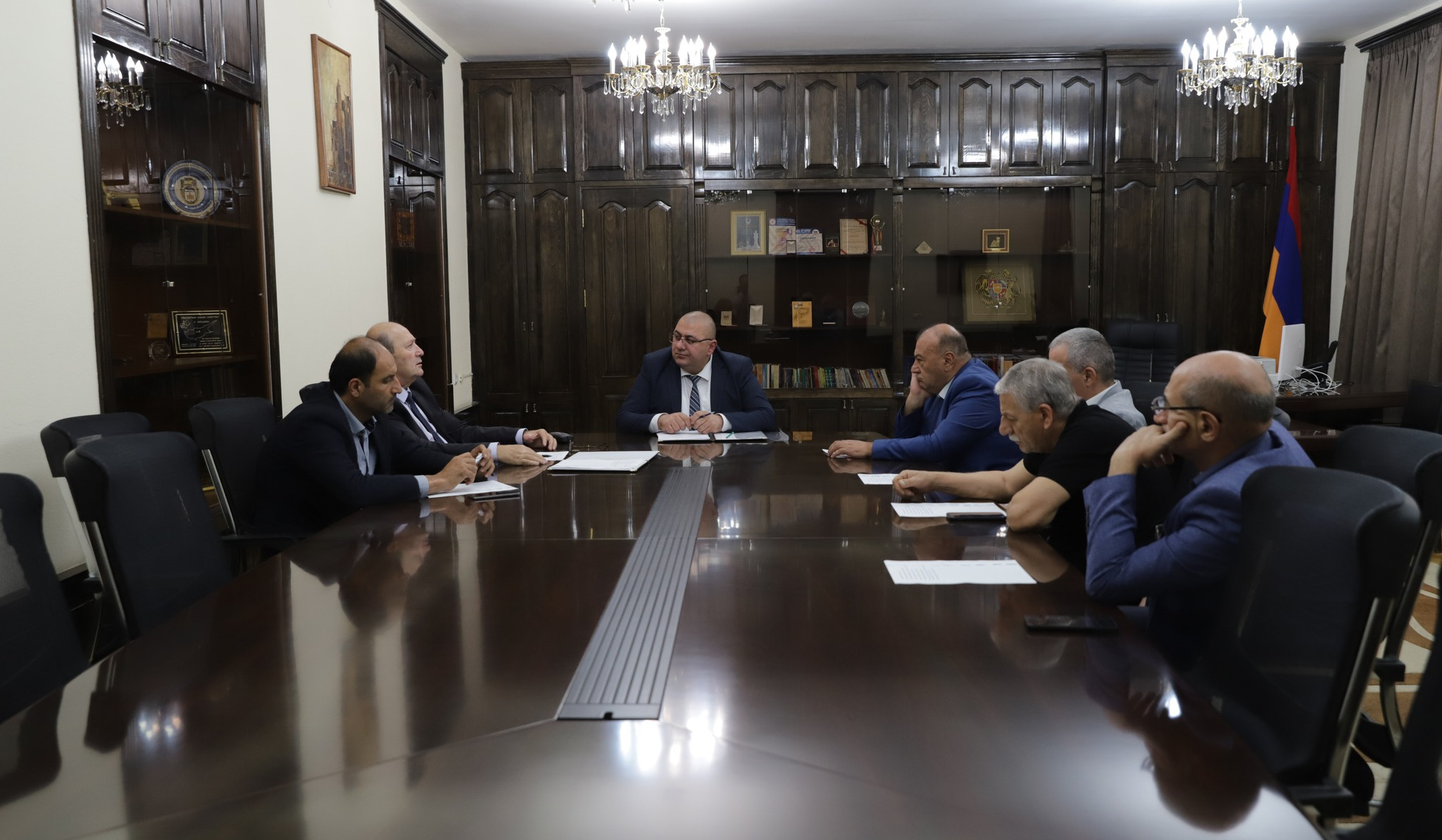 Շիրակի մարզպետարանում քննարկվել են ԼՂ-ից բռնի տեղահանված անձանց աջակցելուն առնչվող հարցեր