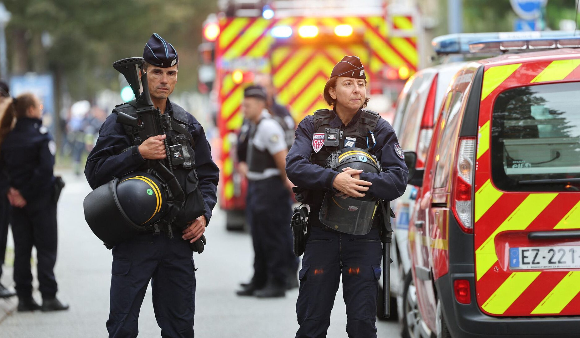 Франция привлечет до 7 тыс. солдат для охраны после нападения на школу в Аррасе
