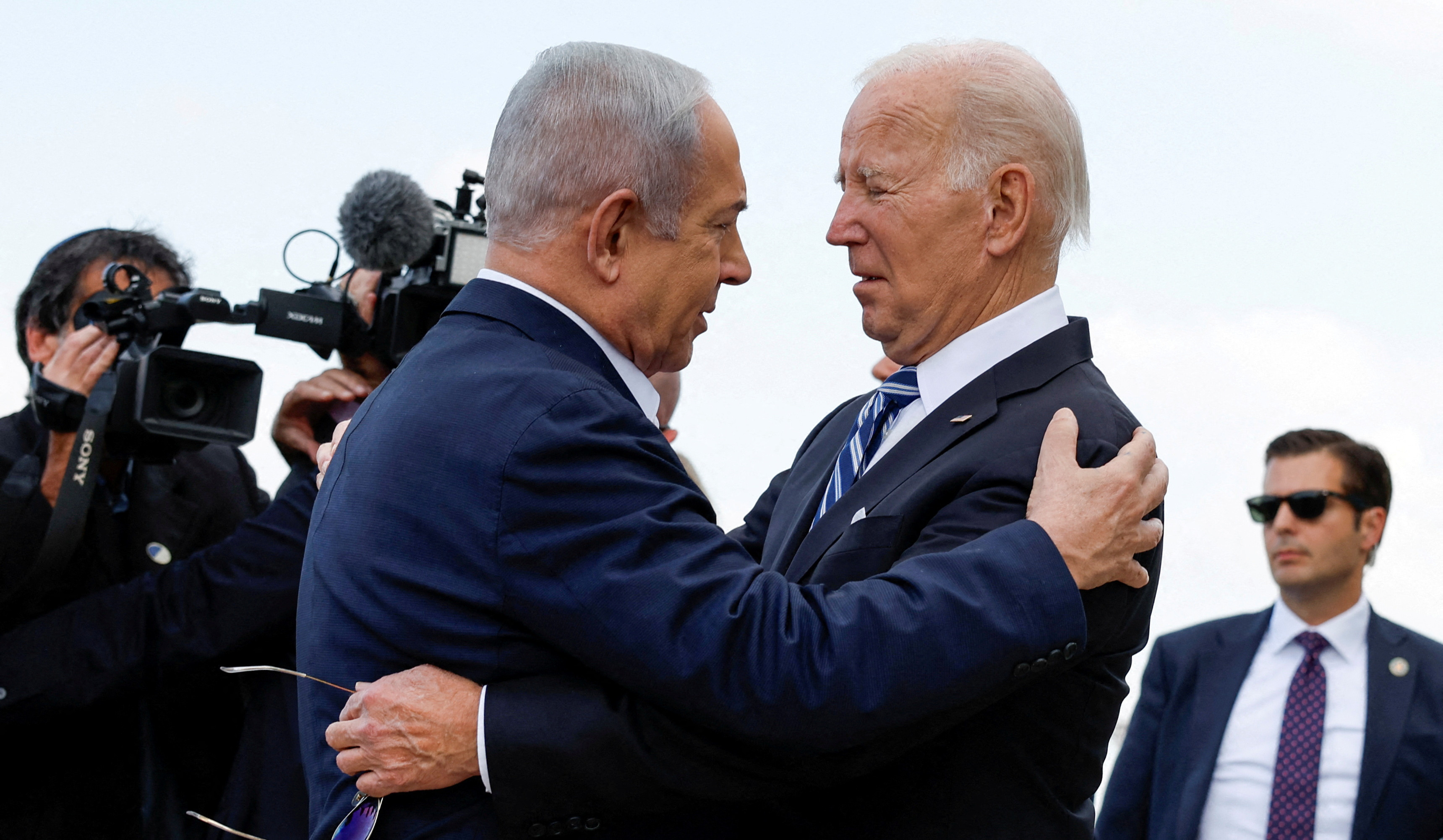 U.S. president Joe Biden lands in Israel, hugs Netanyahu and Herzog on tarmac