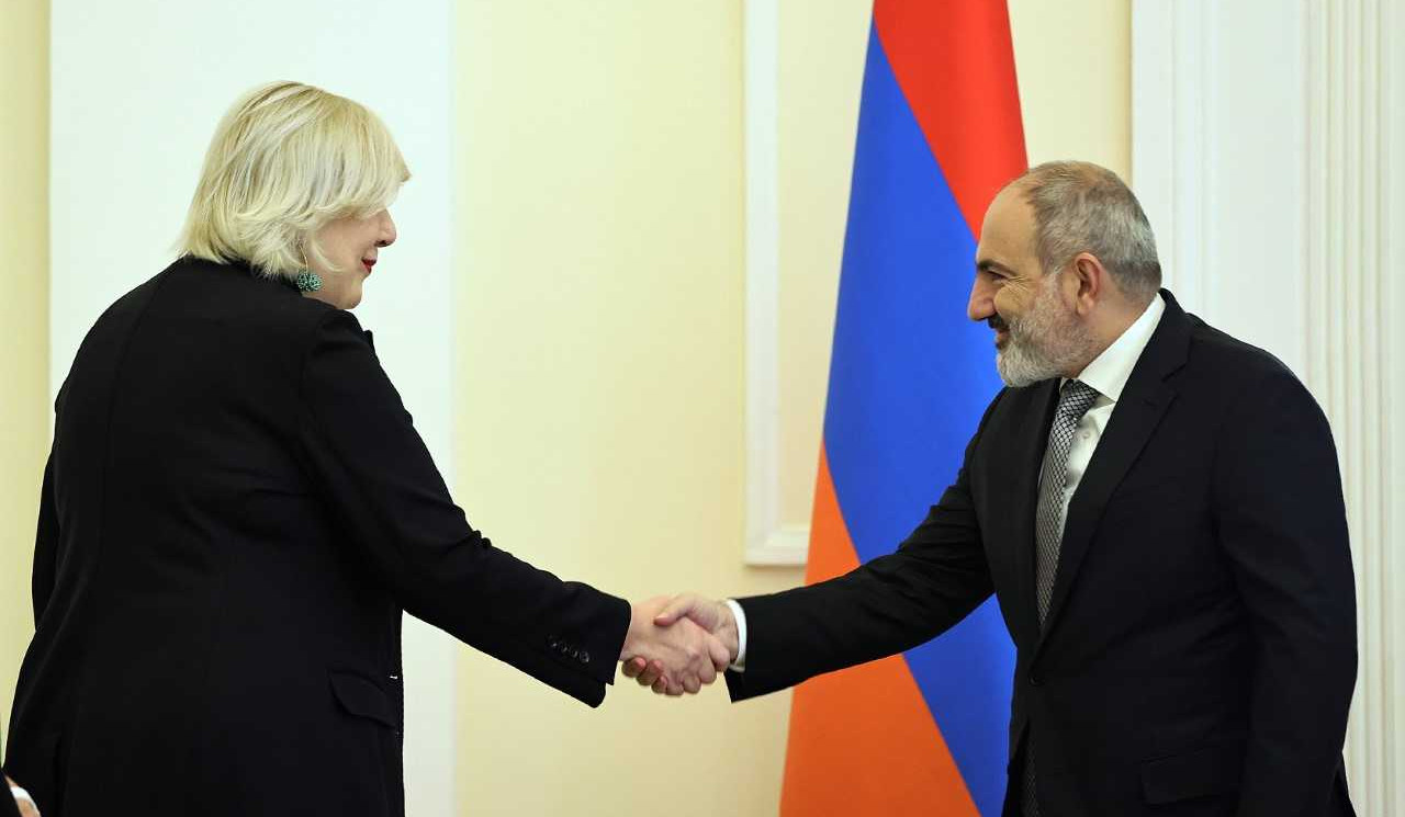 Премьер-министр Пашинян принял Дуню Миятович