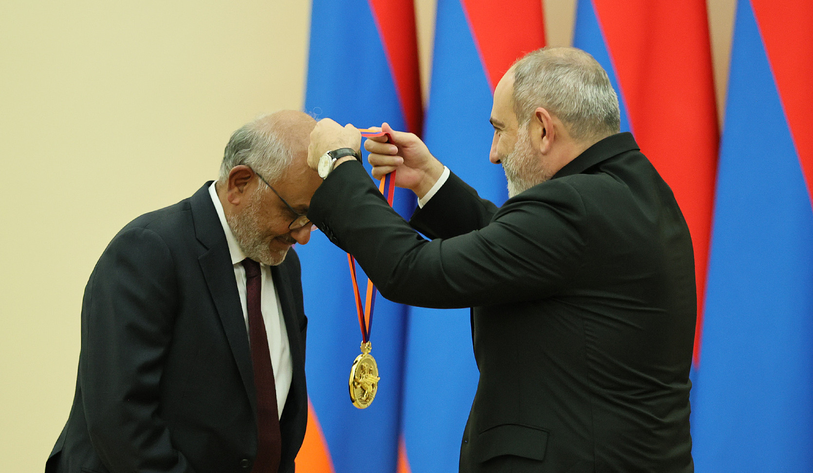 Prime Minister Pashinyan presented the state award of the Republic of Armenia for global investment in the IT sector to Adobe company president Shantanu Narayen