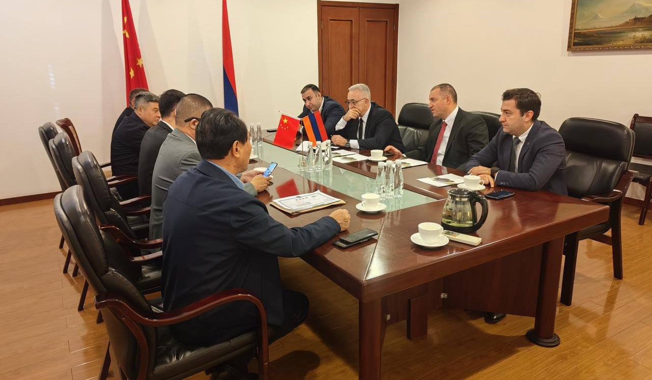 Չինական կողմը հետաքրքրվածություն է հայտնել Հայաստանում ցեմենտի գործարանի բացման և տրակտորների արտադրություն հիմնելու հարցում